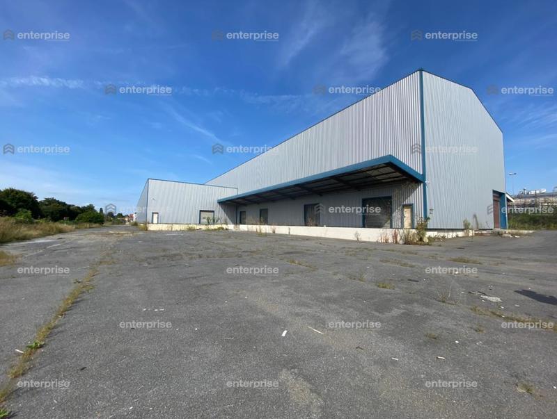 Entrepôt - 6 669 m²