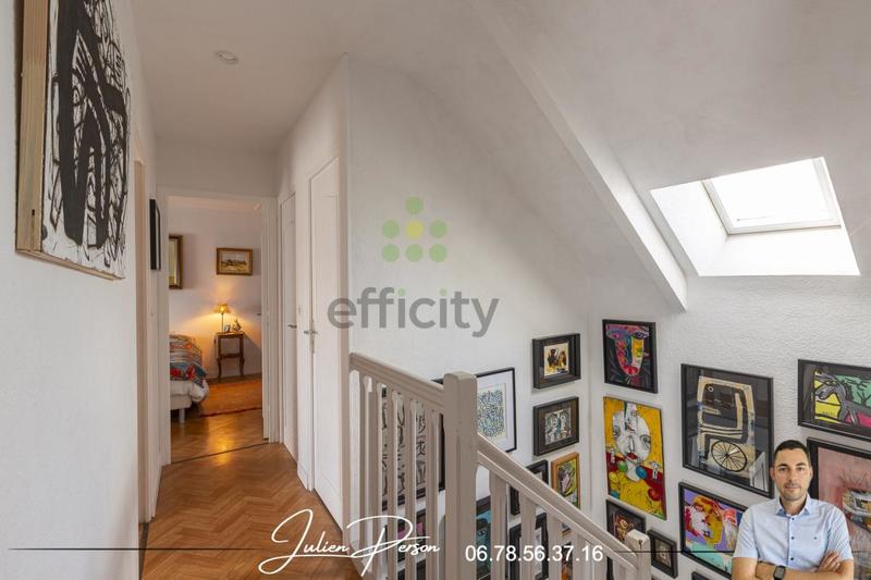 Maison - 249 m² - 11 pièces