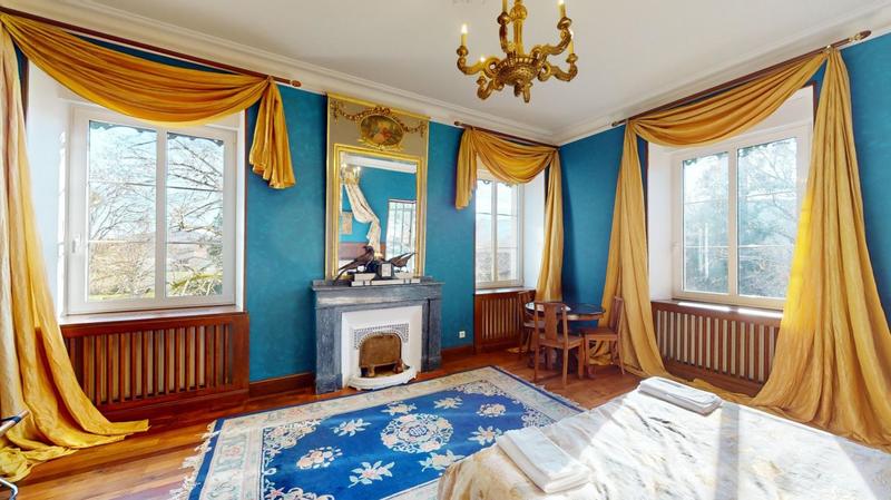 Maison - 3 512 m² - 48 pièces