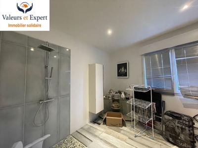 Maison traditionnelle - 190 m² - 7 pièces