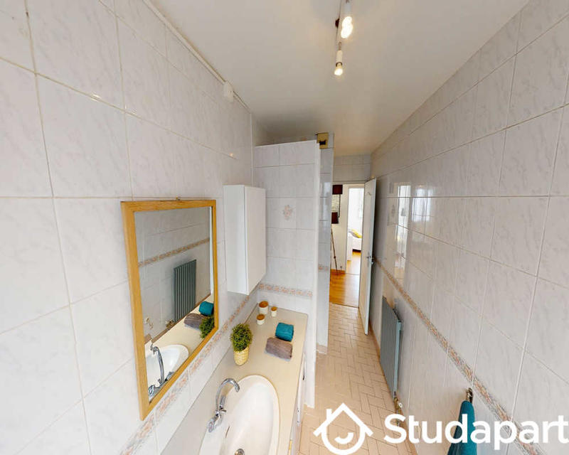 Chambre - 80 m² - 1 pièce