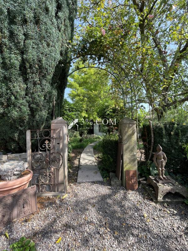 Propriété - 233 m² - 9 pièces