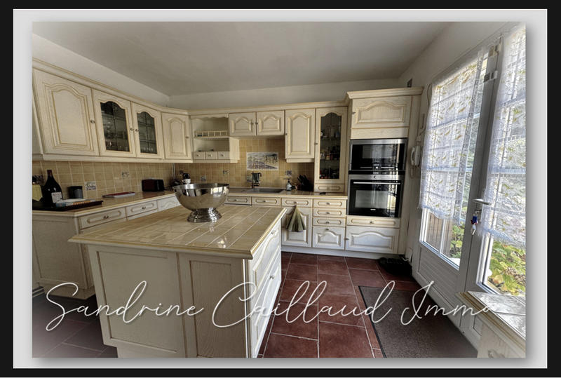 Maison - 258 m² - 9 pièces