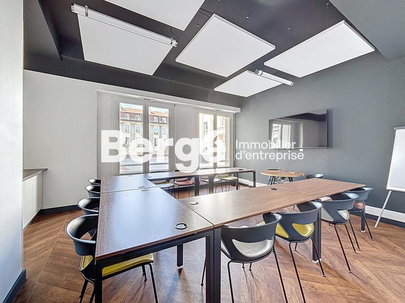 Bureau - 80 m² - 1 pièce