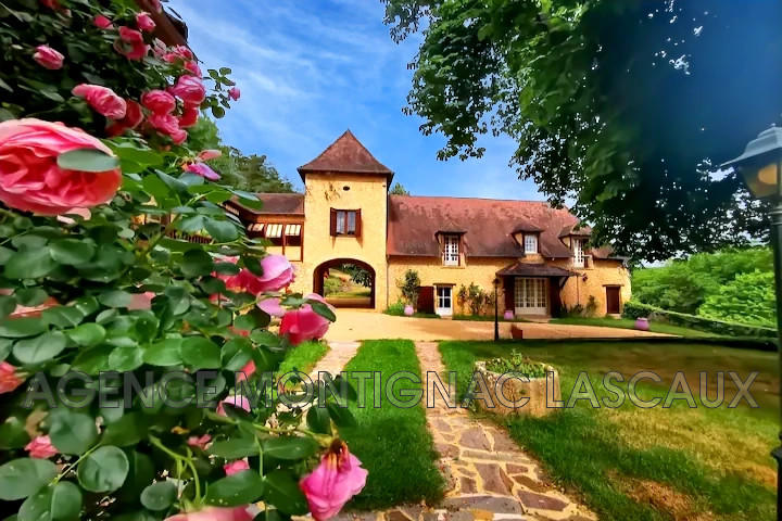 Propriété - 497 m² - 15 pièces