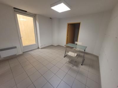 Local d'activité / Entrepôt - 27 m² - 5 pièces