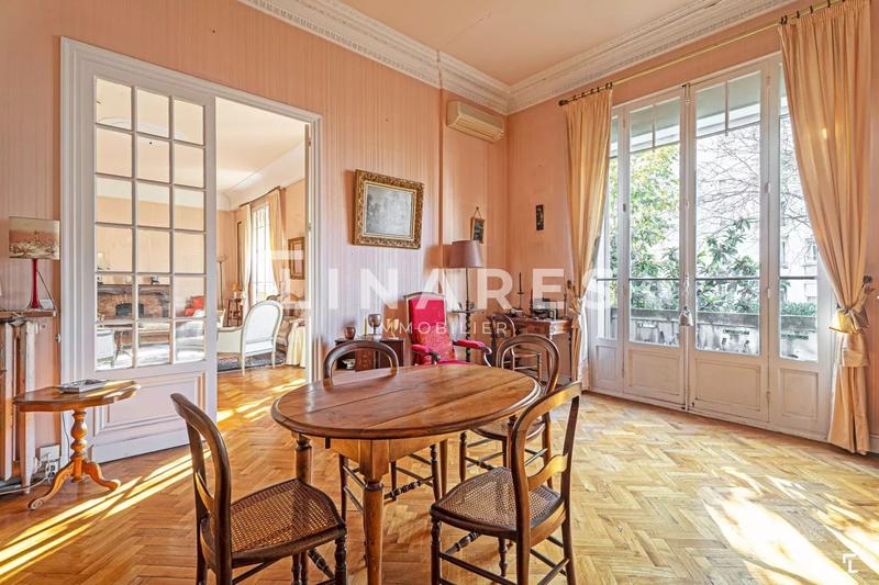 Appartement - 204 m² - 6 pièces