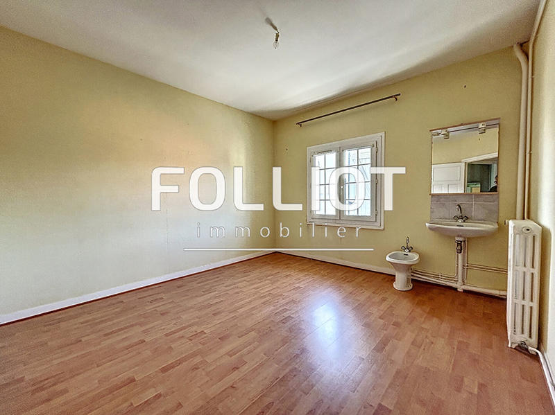 Maison - 230 m² - 12 pièces