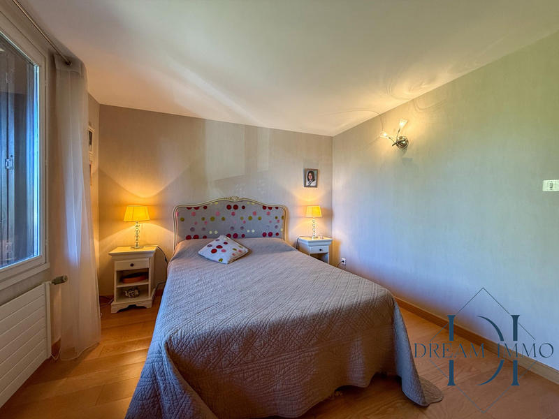 Maison - 210 m² - 8 pièces