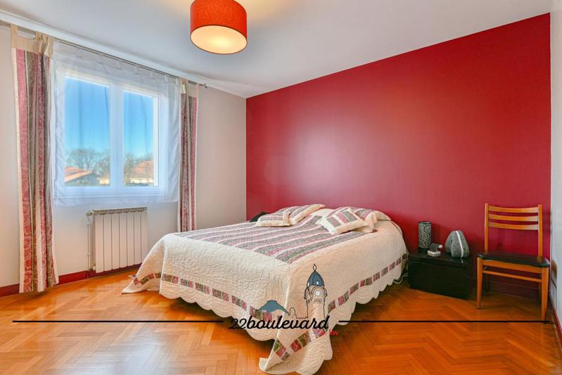 Demeure - 213 m² - 6 pièces