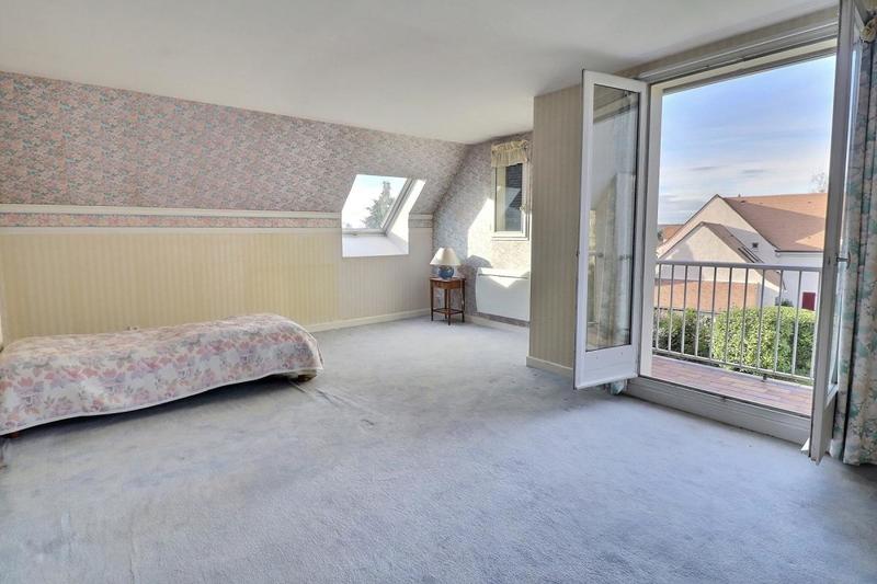 Maison - 230 m² - 9 pièces