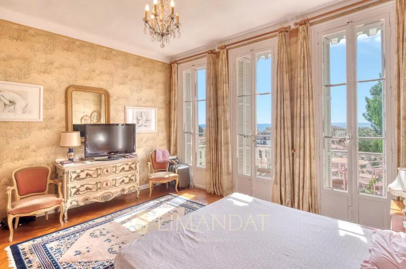 Villa - 475 m² - 12 pièces