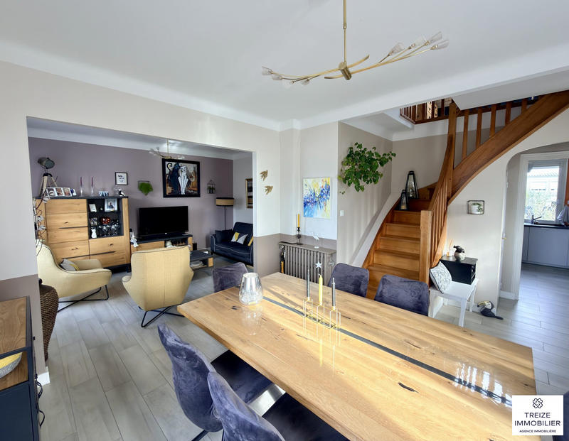 Maison traditionnelle - 196 m² - 6 pièces