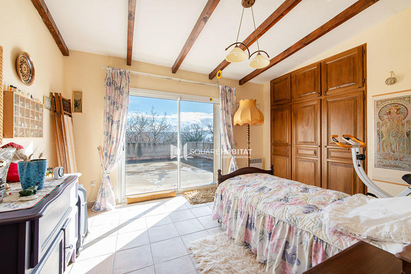 Maison - 235 m² - 7 pièces