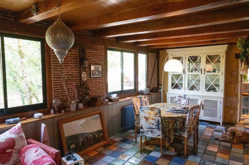 Propriété - 225 m² - 9 pièces