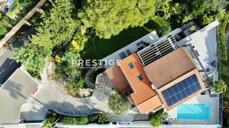 Maison - 255 m² - 8 pièces