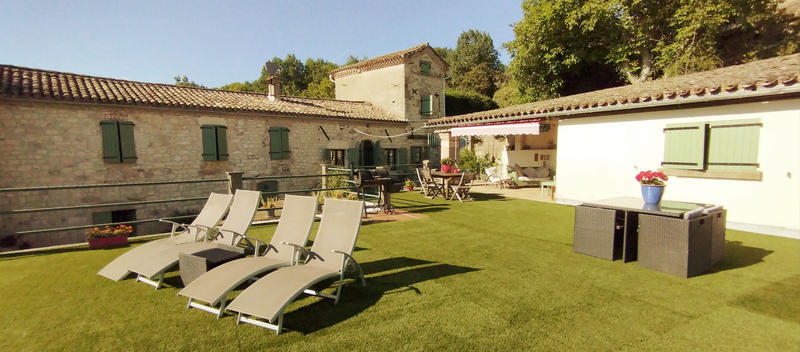 Maison - 246 m² - 9 pièces