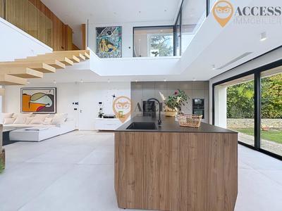 Maison - 177 m² - 7 pièces