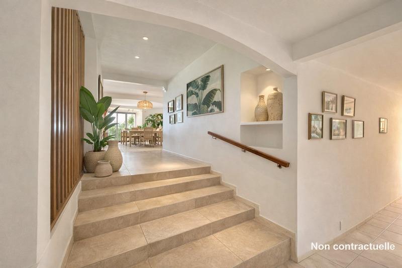 Maison - 362 m² - 8 pièces