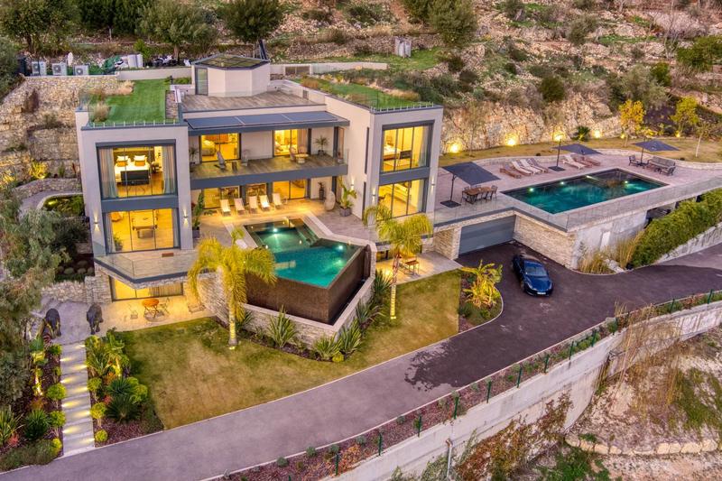 Villa - 484 m² - 12 pièces