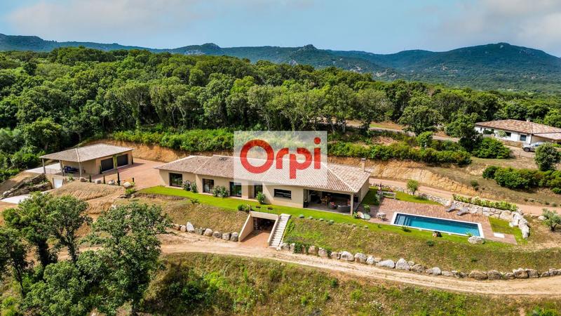 Villa - 263 m² - 7 pièces