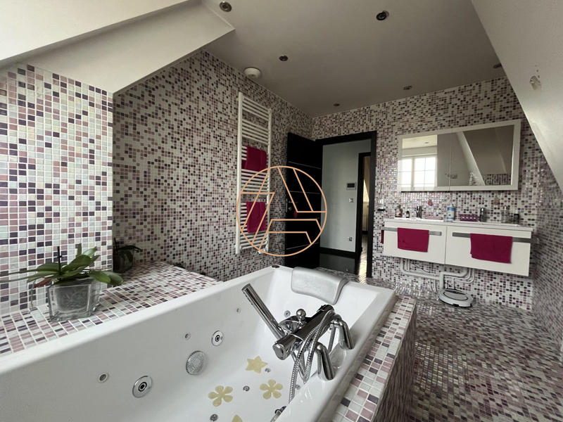 Maison - 147 m² - 7 pièces