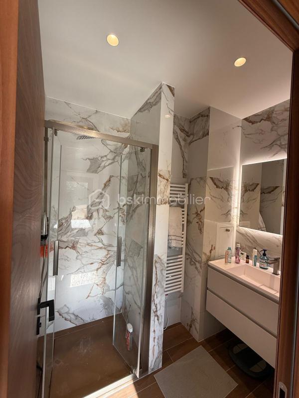 Maison traditionnelle - 318 m² - 5 pièces