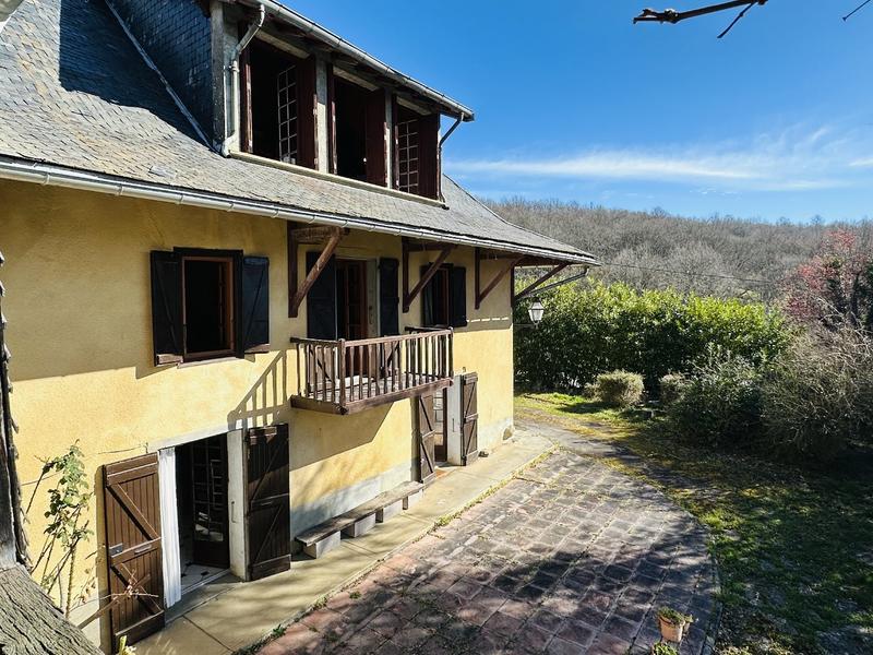 Propriété - 300 m² - 7 pièces