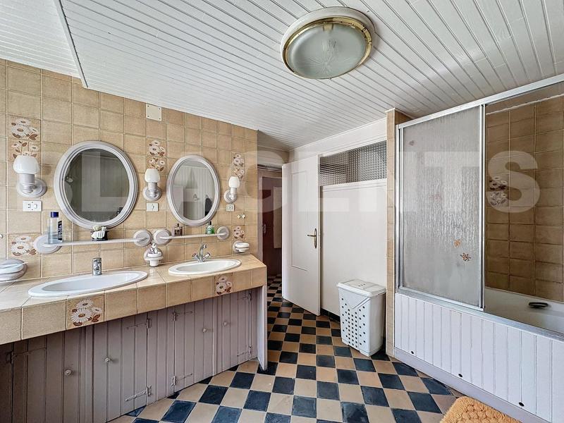 Maison de village - 284 m² - 13 pièces