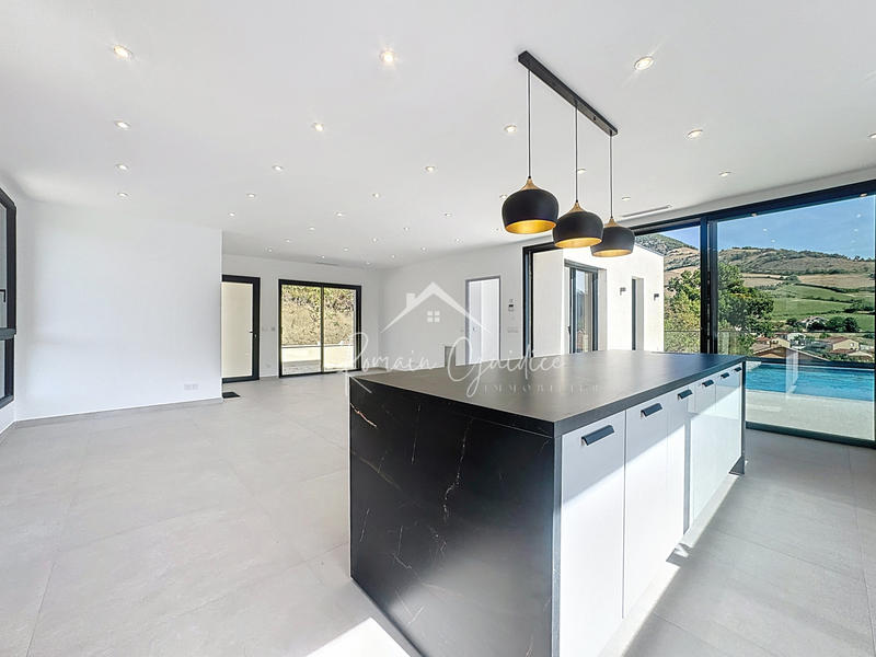 Maison - 124 m² - 4 pièces