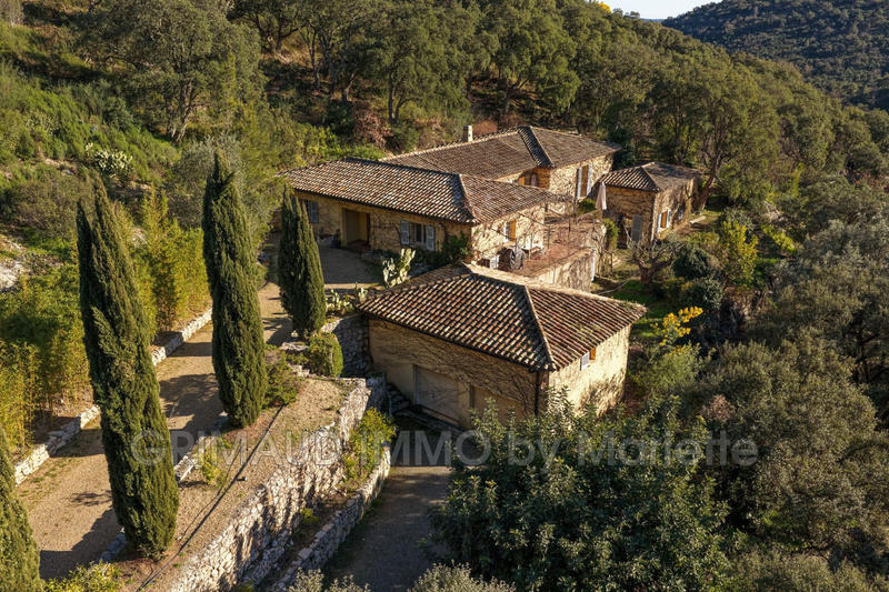 Maison - 250 m² - 8 pièces