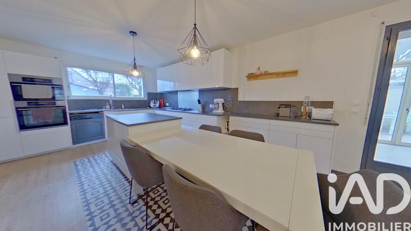 Maison - 209 m² - 10 pièces