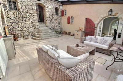 Maison - 240 m² - 7 pièces