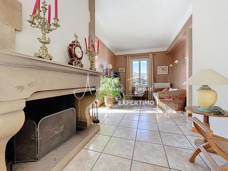 Maison - 202 m² - 7 pièces