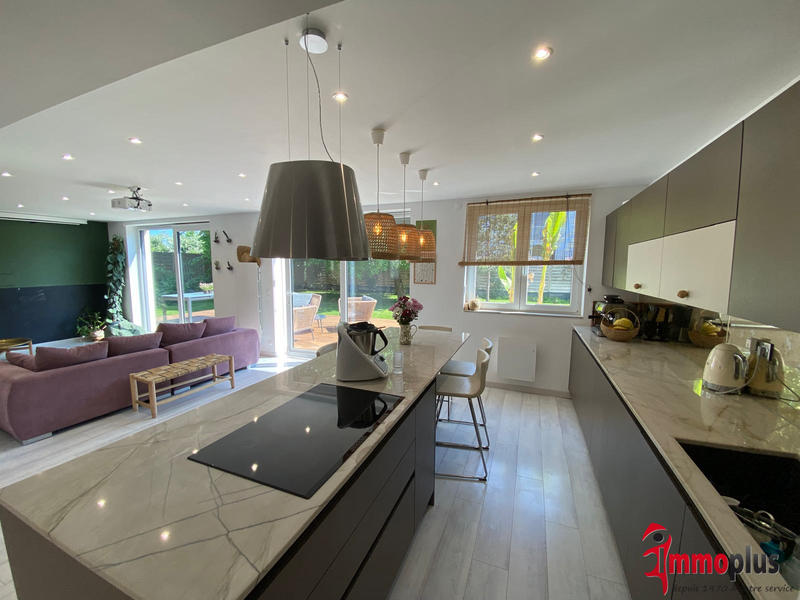 Maison - 200 m² - 8 pièces