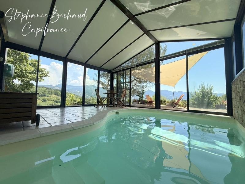 Maison - 212 m² - 7 pièces