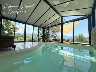 Maison - 212 m² - 7 pièces