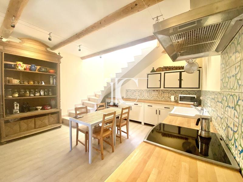 Maison - 204 m² - 9 pièces