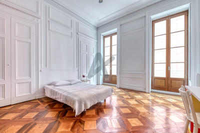 Appartement - 180 m² - 5 pièces