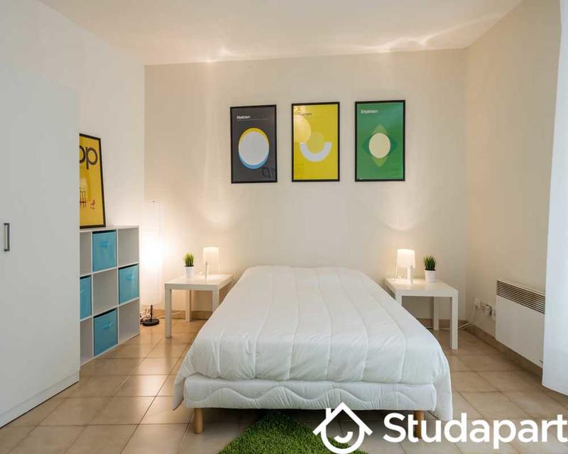 Chambre - 80 m² - 1 pièce