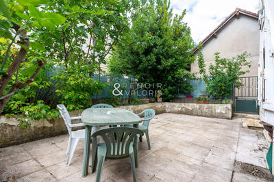 Maison - 239 m² - 8 pièces
