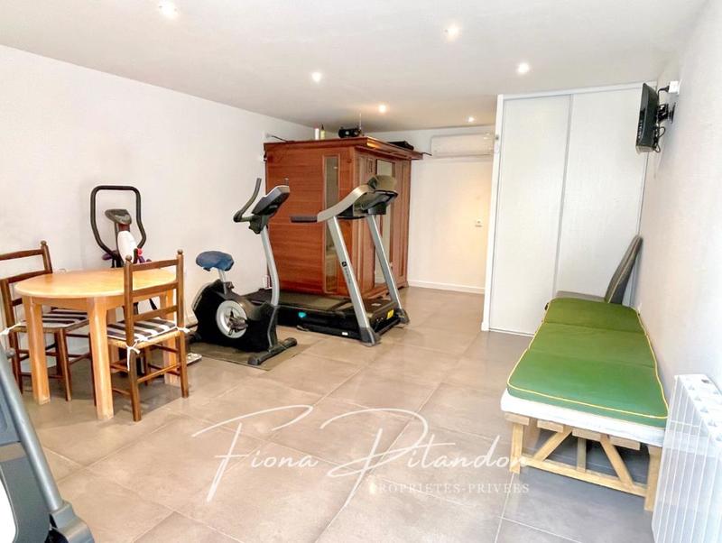 Villa - 214 m² - 8 pièces