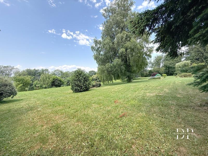 Maison - 259 m² - 5 pièces