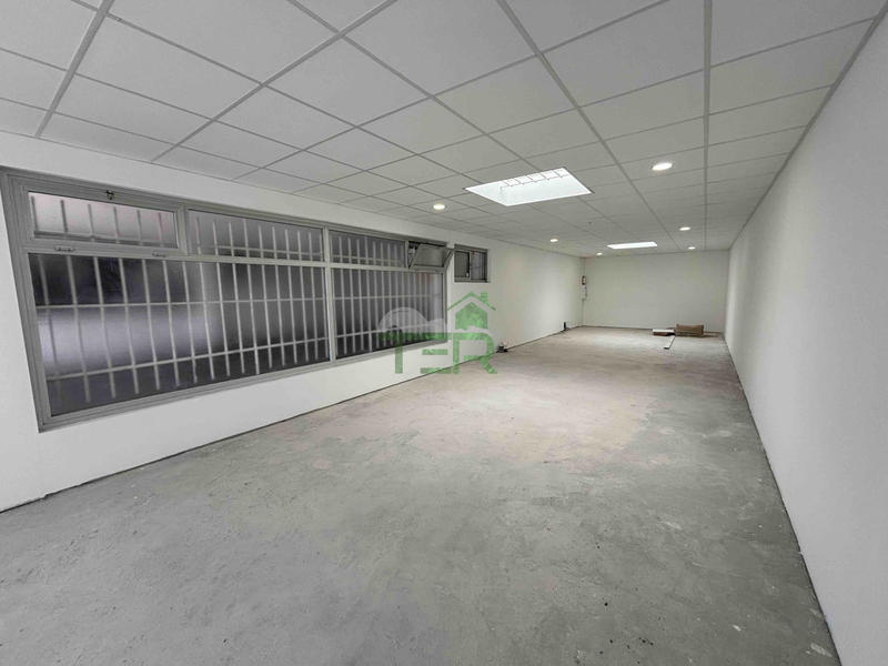 Local d'activités - 82 m² - 1 pièce