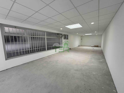 Local d'activités - 82 m² - 1 pièce