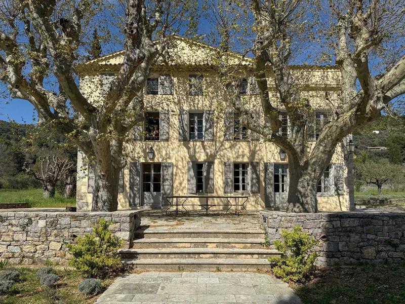 Maison - 359 m² - 10 pièces