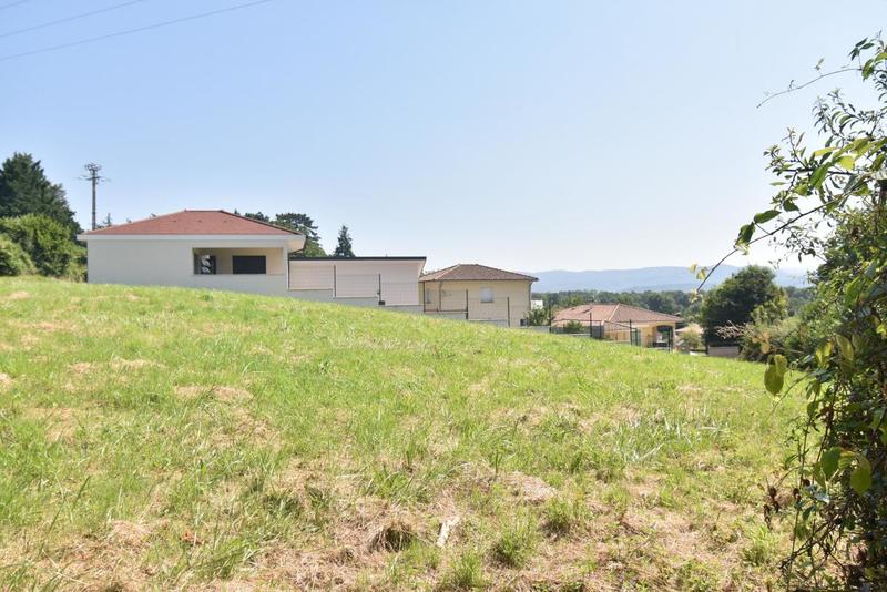 Terrain constructible - 1 068 m²