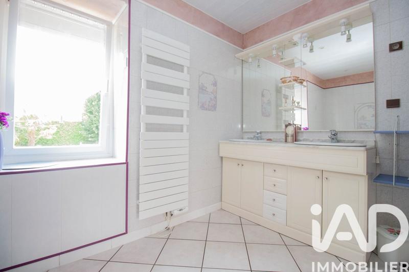Maison - 180 m² - 9 pièces