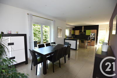 Maison - 242 m² - 7 pièces