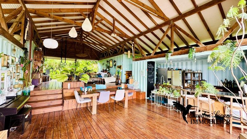 Propriété - 241 m² - 12 pièces